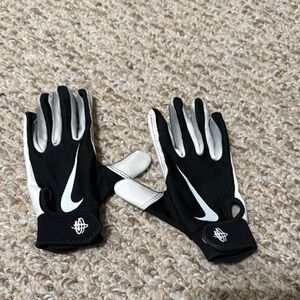Kids Nike athletic gloves